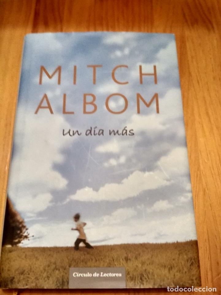 Libros antiguos: Un d&iacute;a m&aacute;s - Foto 1
