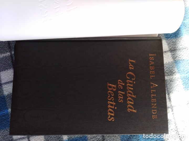 Libros antiguos: Novela - La ciudad de las bestias - Foto 3