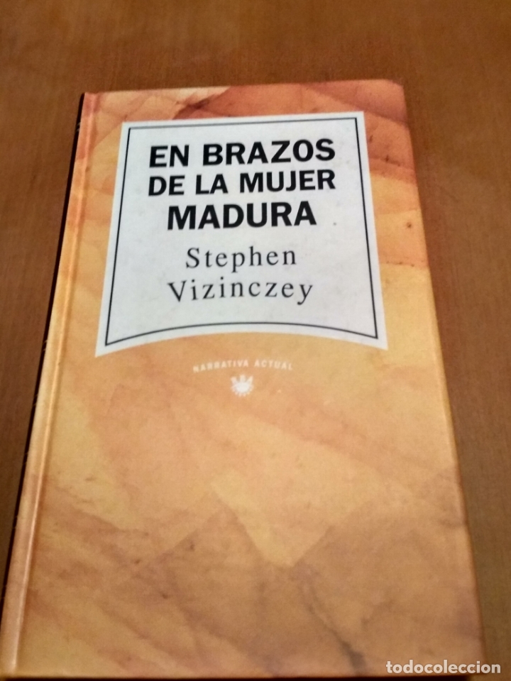Libros antiguos: En brazos de la mujer madura - Foto 1