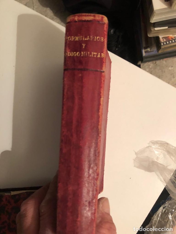 Libros antiguos: Manual formularios y c&oacute;digo militar - Foto 1