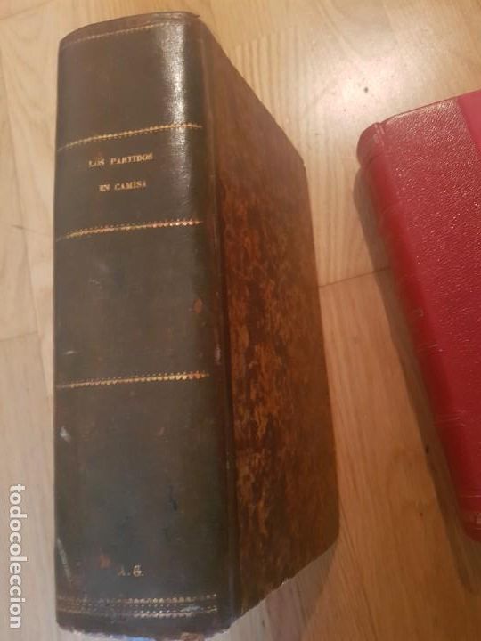 Libros antiguos: LOS PARTIDOS EN CAMISA. COMPLEMENTO DE LOS POL&Iacute;TICOS EN IDEM. - Foto 1