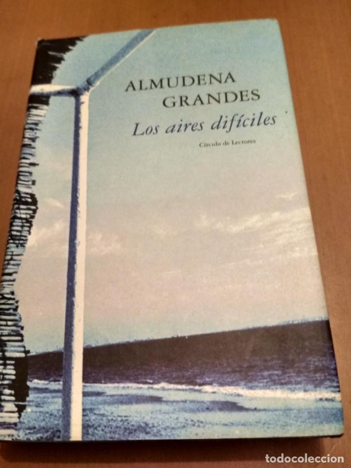 Libros antiguos: Los aires dif&iacute;ciles - Foto 1