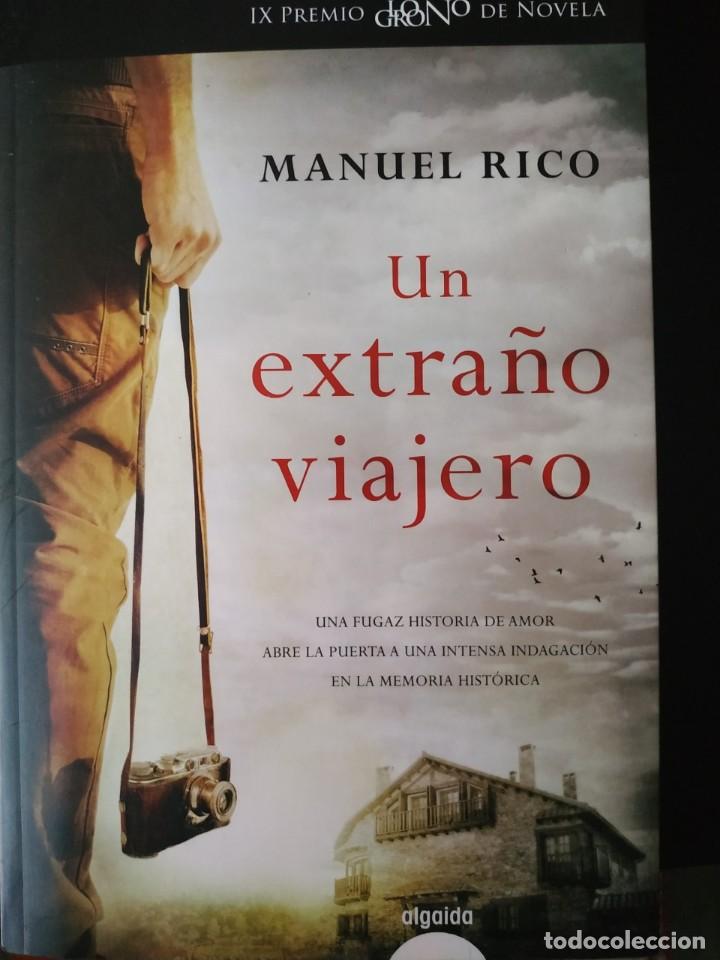 Libros antiguos: UN EXTRA&Ntilde;O VIAJERO - Foto 1