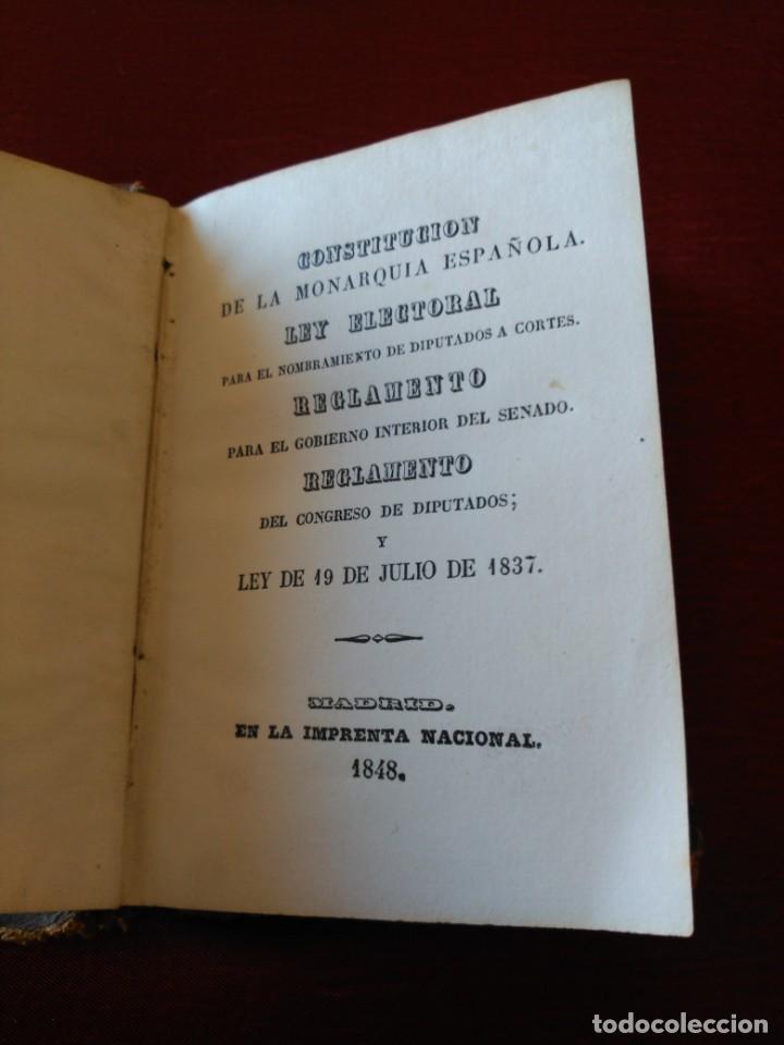 Libros antiguos: Constituci&oacute;n de la Monarqu&iacute;a espa&ntilde;ola - Foto 1