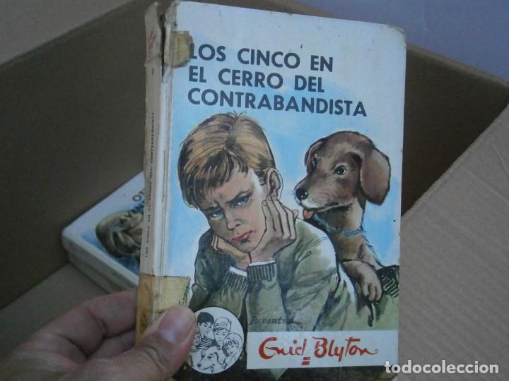 Libros antiguos: LOS CINCO EN EL CERRO,,, - Foto 1