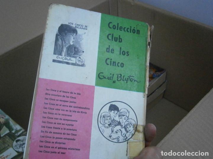 Libros antiguos: LOS CINCO EN EL CERRO,,, - Foto 2