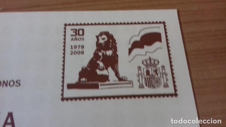 Libros antiguos: Libro de sellos, billetes e iconos de la democracia completo - Foto 6