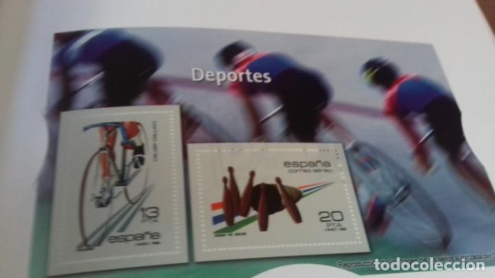 Libros antiguos: Libro de sellos, billetes e iconos de la democracia completo - Foto 26