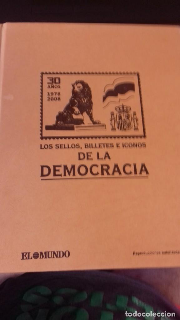 Libros antiguos: Libro de sellos, billetes e iconos de la democracia completo - Foto 28