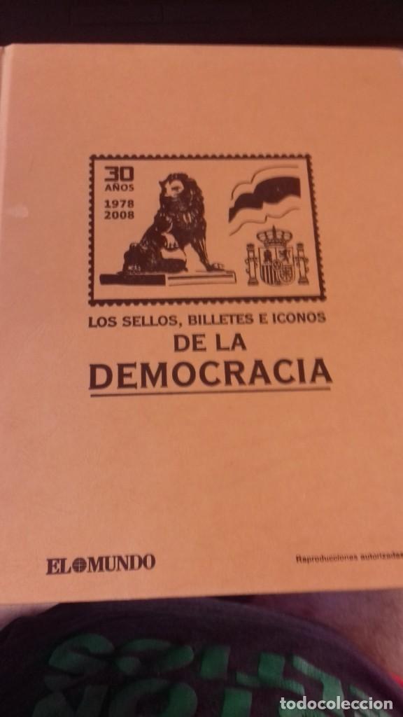 Libros antiguos: Libro de sellos, billetes e iconos de la democracia completo - Foto 29
