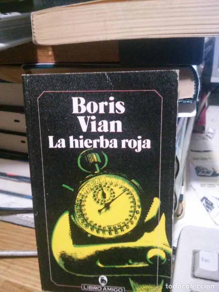 Libros antiguos: LA HIERBA ROJA, BORIS VIAN, LIBRO AMIGO - Foto 1