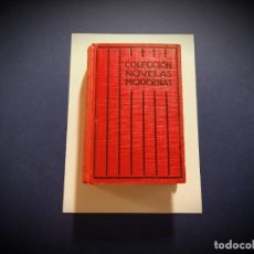 Libros antiguos: COLECCION NOVELAS MODERNAS. LAS VESTIDURAS RECAMADAS. GONZALEZ ANAYA.1ª EDICION 1931