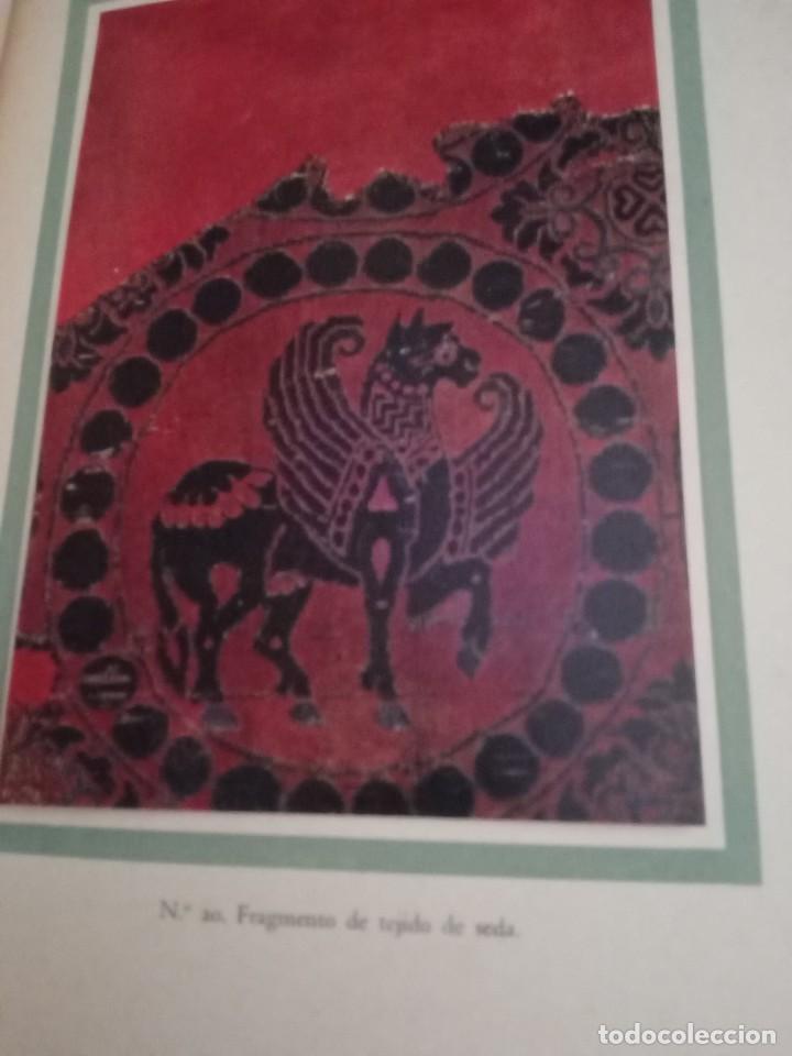 Libros antiguos: La Seda en la indumentaria.La Seda en la Liturgia. - Foto 7
