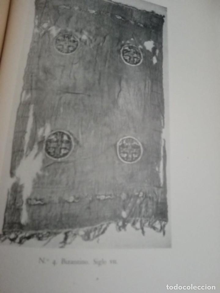 Libros antiguos: La Seda en la indumentaria.La Seda en la Liturgia. - Foto 8