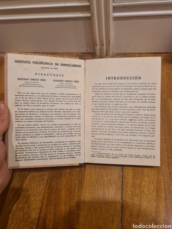 Libros antiguos: Pueblos espa&ntilde;oles sin estaci&oacute;n f&eacute;rrea. - Foto 2