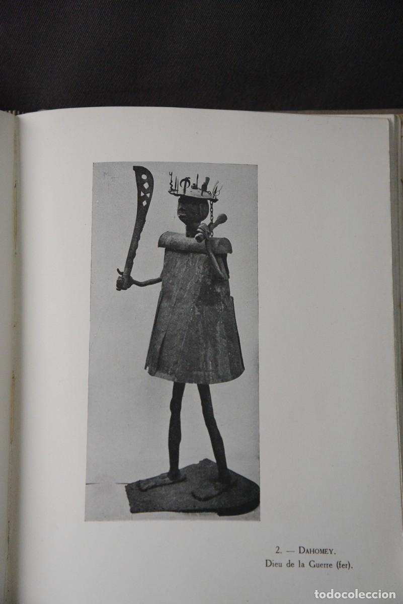 Libros antiguos: La sculpture n&egrave;gre primitive - Foto 2