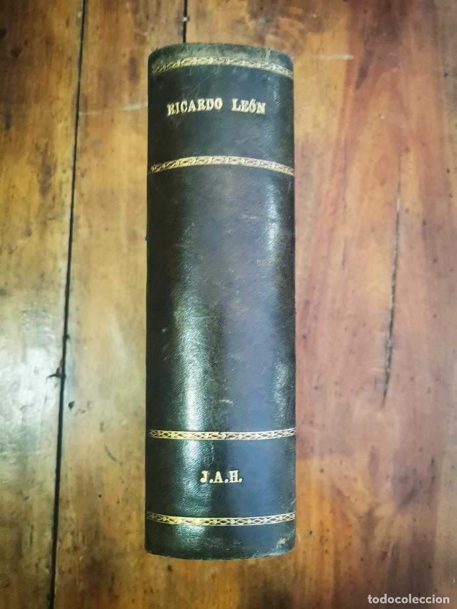 Libros antiguos: LE&Oacute;N, Ricardo. El amor de los amores; Los centauros: (novela) - Foto 1