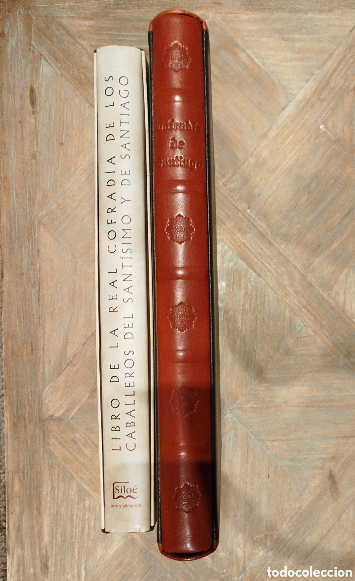 Libros antiguos: Libro de la Real Cofrad&iacute;a de los Caballeros del Sant&iacute;simo y de Santiago. Facs&iacute;mil de Silo&eacute; - Foto 2