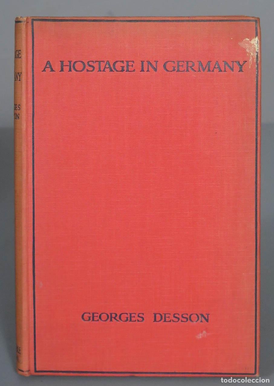 Libros antiguos: A HOSTAGE IN GERMANY 1917 DESSON - Foto 1