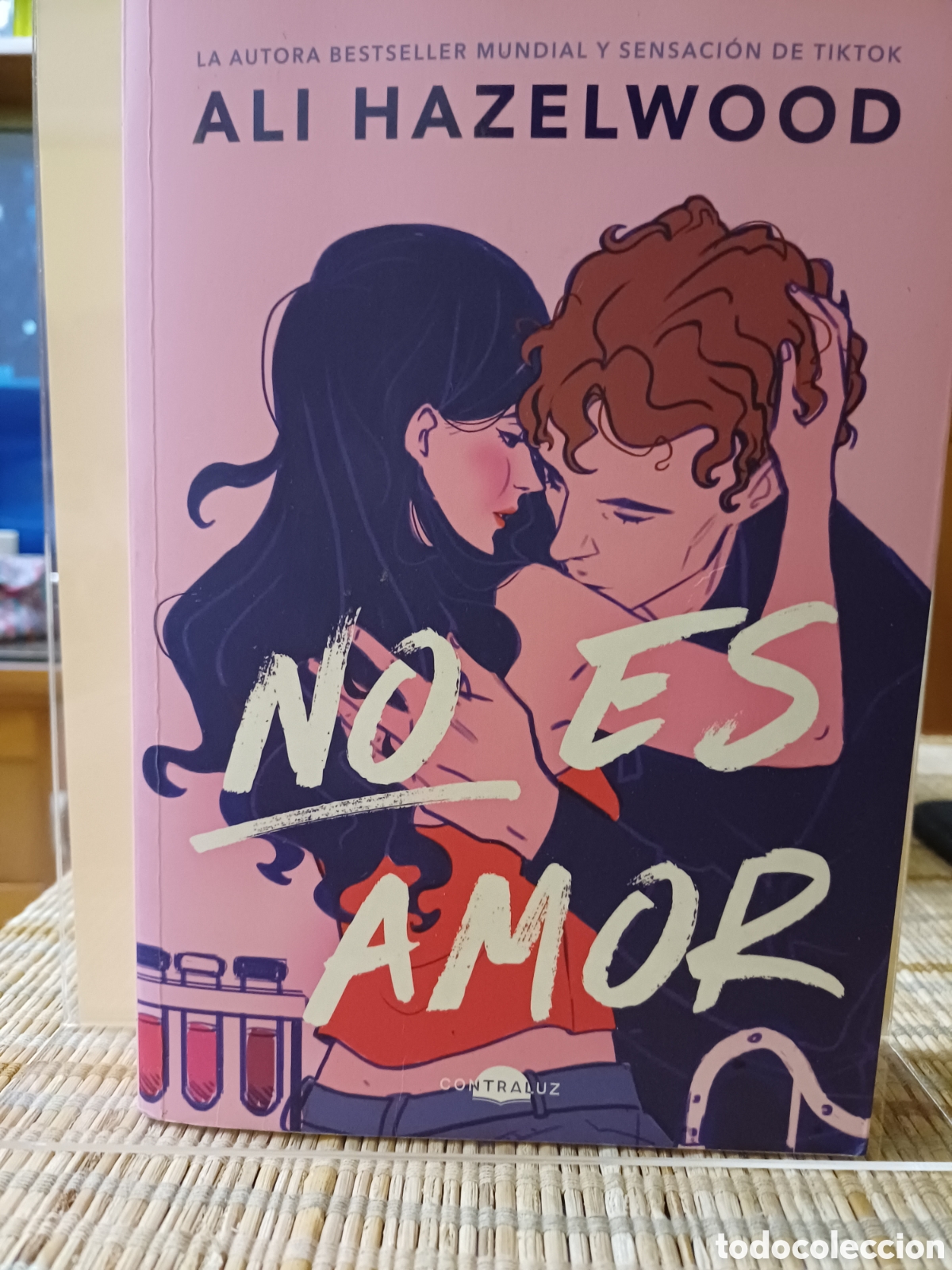 Libros antiguos: No es amor de Ali Hazelwood - Foto 1