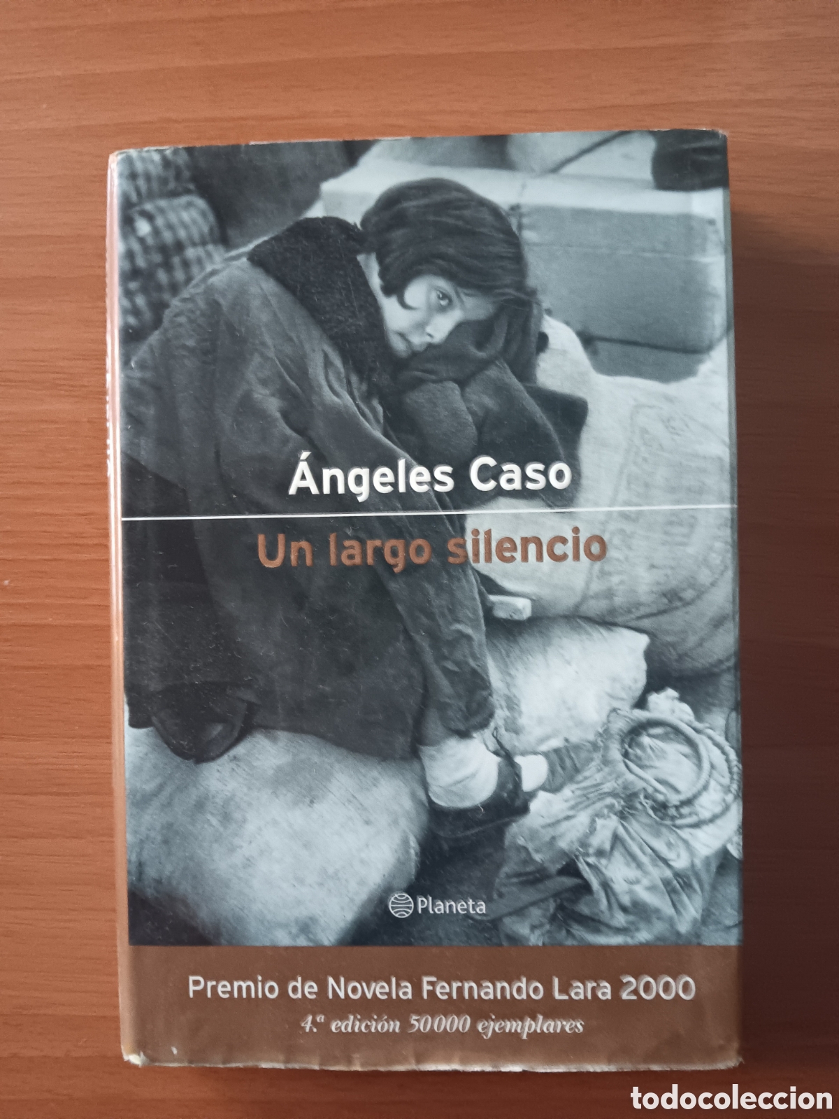 Libros antiguos: Un largo silencio de &Aacute;ngeles Caso - Foto 1