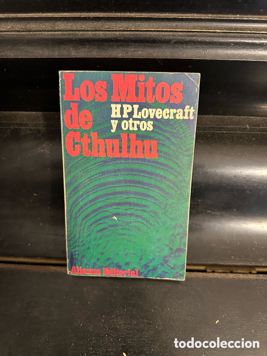 Libros antiguos: ejemplar de Los Mitos de Cthulhu por H.P. Lovecraft y otros,