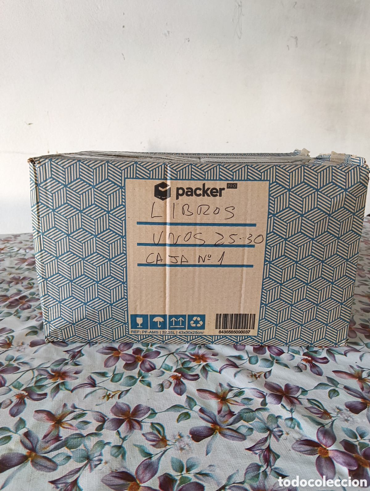 Libros antiguos: Lote Sorpresa. Caja 1. Caja con Libros Unos 25-30 Libros Elegidos al Azar. Hay de todos los g&eacute;neros.