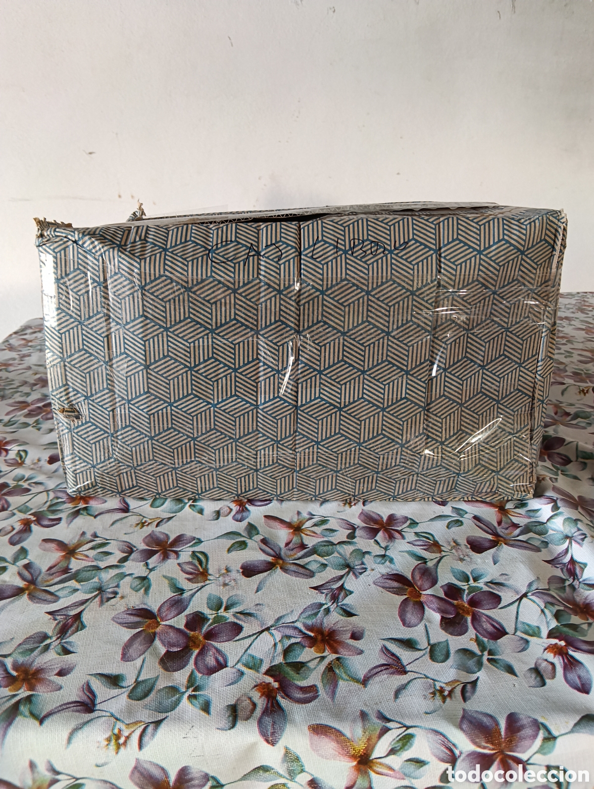Libros antiguos: Lote Sorpresa. Caja 6. Caja con Libros. Unos 25-30 Libros . Elegidos al Azar. Hay de todos los G&eacute;ner
