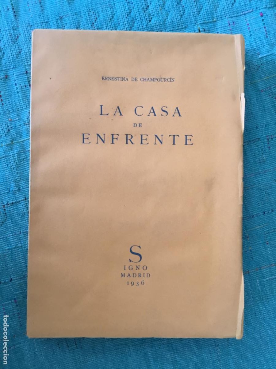 Libros antiguos: ERNESTINA DE CHAMPOURC&Iacute;N // LA CASA DE ENFRENTE // 1936 / ED. SIGNO // DEDICATORIA AUT&Oacute;GRAFA / RARO