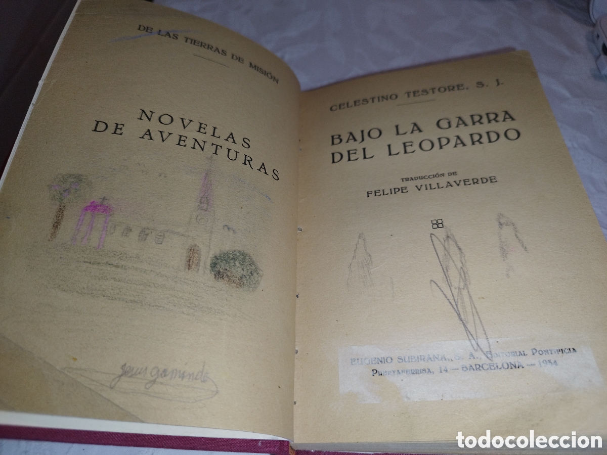 Libros antiguos: CELESTINO TESTORE: BAJO LA GARRA DEL LEOPARDO. ED. SUBIRANA , 1934 PRIMERA EDICION ILUSTRADO COLOR