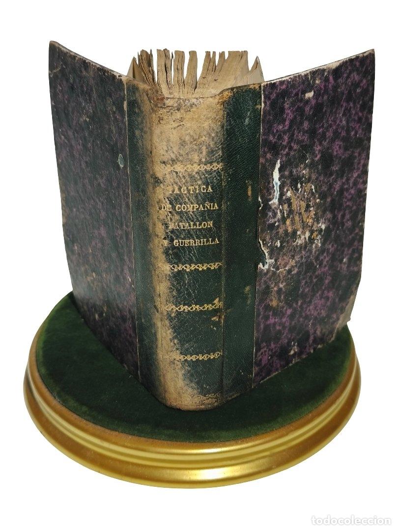 Libros antiguos: 1875. T&Aacute;CTICAS DE INFANTER&Iacute;A: INSTRUCCI&Oacute;N DEL BATALL&Oacute;N Y MANUALES MILITARES CON L&Aacute;MINAS DESPLEGABLES