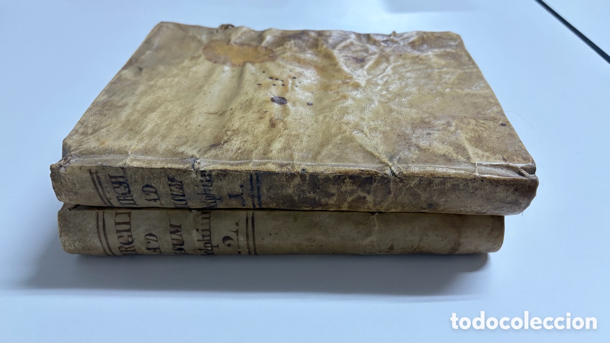 Libros antiguos: Publii Virgilii Maronis Opera (Obras de Virgilio) &ndash; Conjunto de 2 Tomos en Pergamino