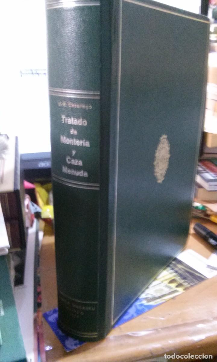 Libros antiguos: TRATADO DE MONTERIA Y CAZA MENUDA BANCA MASAVEU OVIEDO 1977