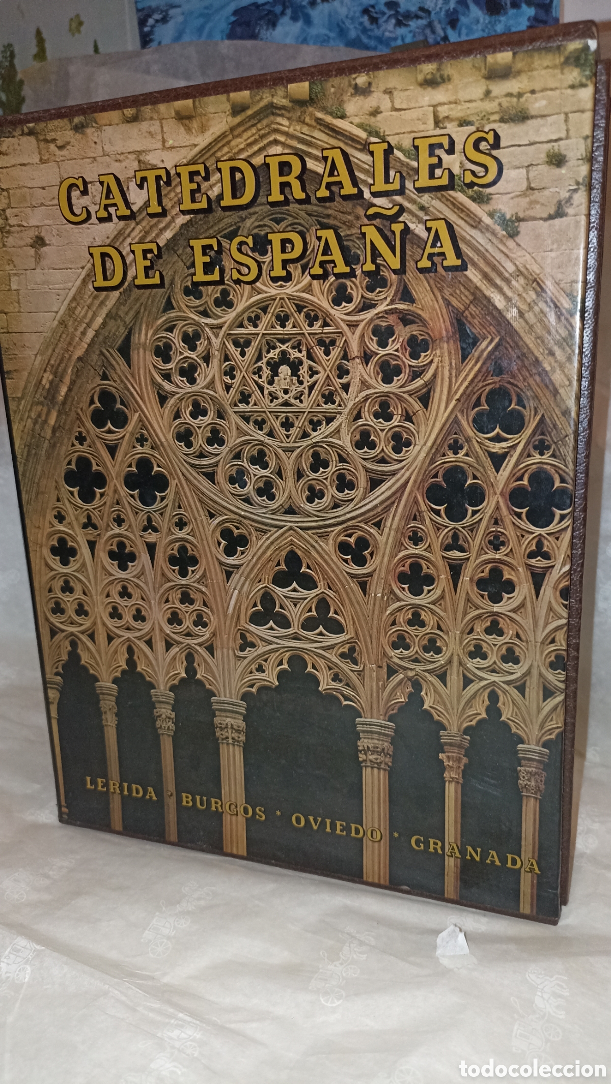 Libros: Catedrales de Espa&ntilde;a. Tomo III&rdquo;, que incluye informaci&oacute;n sobre las catedrales de Lugo, Toledo, Geron