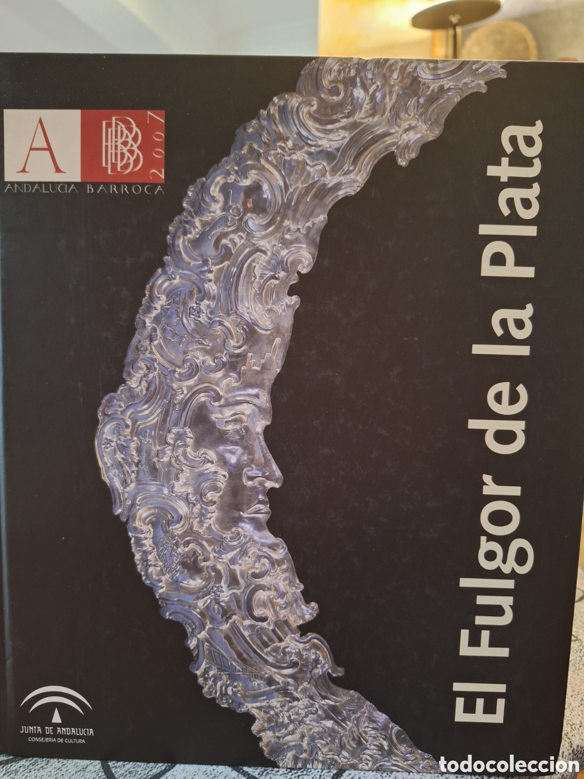 Libros: El Fulgor de la Plata es el cat&aacute;logo oficial de la exposici&oacute;n magna de plater&iacute;a barroca andaluz