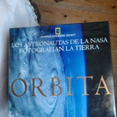 Libros: ÓRBITA. LOS ASTRONAUTAS DE LA NASA FOTOGRAFÍAN LA TIERRA. Lote 355193588