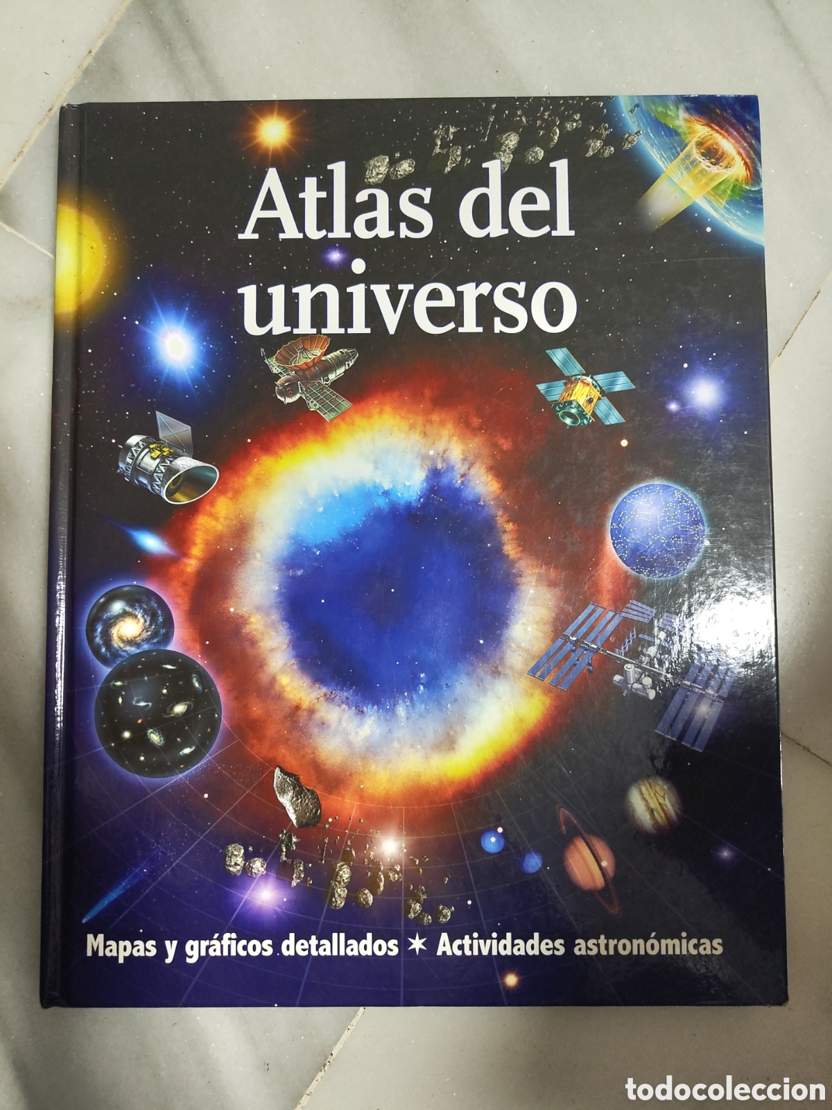 Libros: Atlas del universo, mapas y gr&aacute;ficos detallados
