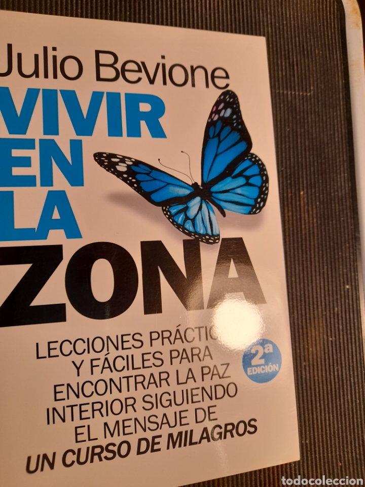 Libros: Vivir en la zona. Julio Bevione - Foto 1