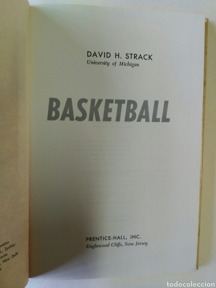 Coleccionismo deportivo: Basketball. David H. Strack. - Foto 2