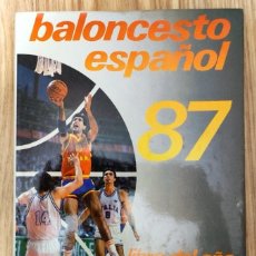 Coleccionismo deportivo: LIBRO DEL AÑO DEL BALONCESTO ESPAÑOL 87 1986 1987 FEDERACION ESPAÑOLA PETROVIC FERNANDO MARTIN. Lote 319340048