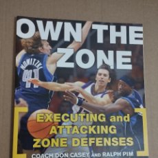 Coleccionismo deportivo: OWN THE ZONE. EXECUTING AND ATTACKING ZONE DEFENSES (COACH DON CASEY AND RALPH PIM)