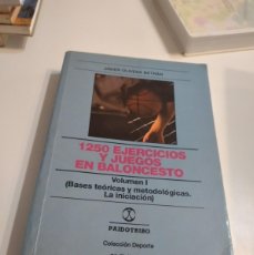 Coleccionismo deportivo: CC-210 LIBRO 1250 EJERCICIOS Y JUEGOS EN BALONCESTO VOLUMEN I