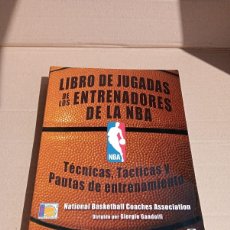 Coleccionismo deportivo: LIBRO DE JUGADAS ENTRENADORES NBA TÉCNICAS, TÁCTICAS Y PAUTAS ENTRENAMIENTO NATIONAL COACHES ASSOC