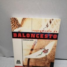 Coleccionismo deportivo: REGLAMENTO DE BALONCESTO COMENTADO (PRIMERA EDICIÓN)
