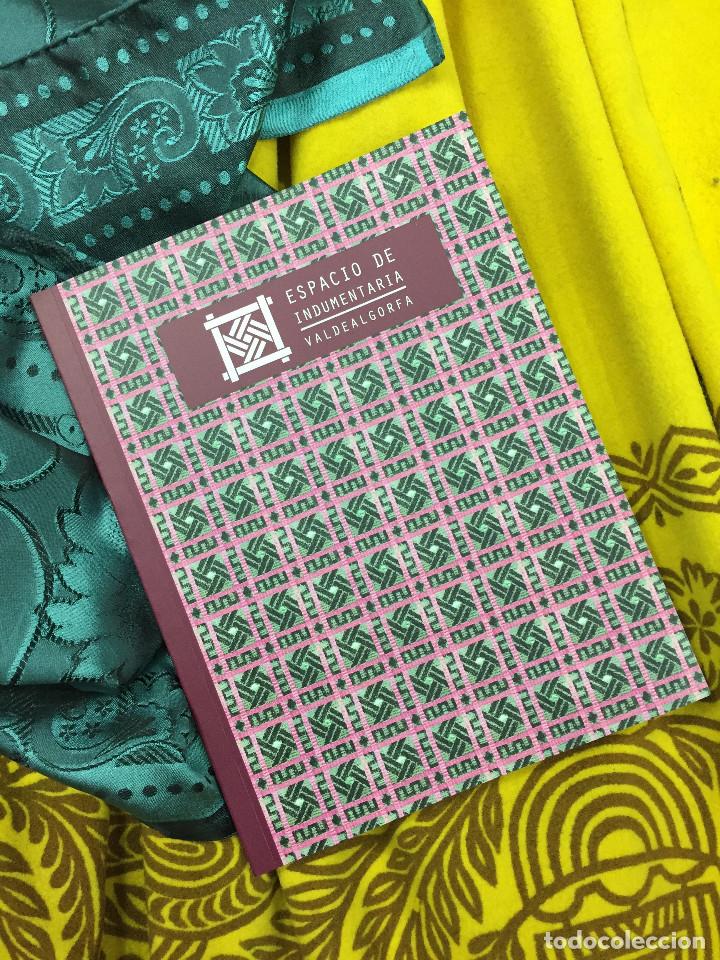 Libros: Cat&aacute;logo de Indumentaria tradicional. - Foto 1