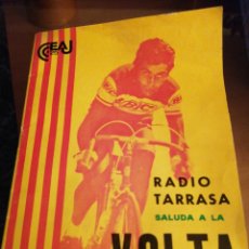 Coleccionismo deportivo: BOLETÍN RADIO TARRASSA SALUDA LA VOLTA 1975. Lote 290475193