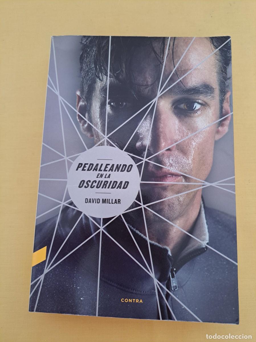 Coleccionismo deportivo: DAVID MILLAR - PEDALEANDO EN LA OSCURIDAD - EDICIONES CONTRA 2012 - Foto 2