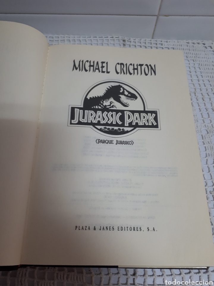 Jurassic park / Acoso (libros) Michael Crichton di seconda mano per 20 EUR  su Barcelona su WALLAPOP