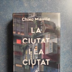 Libros: LA CIUTAT I LA CIUTAT – CHINA MIEVILLE. MAI MÉS, 2019. Lote 363759530