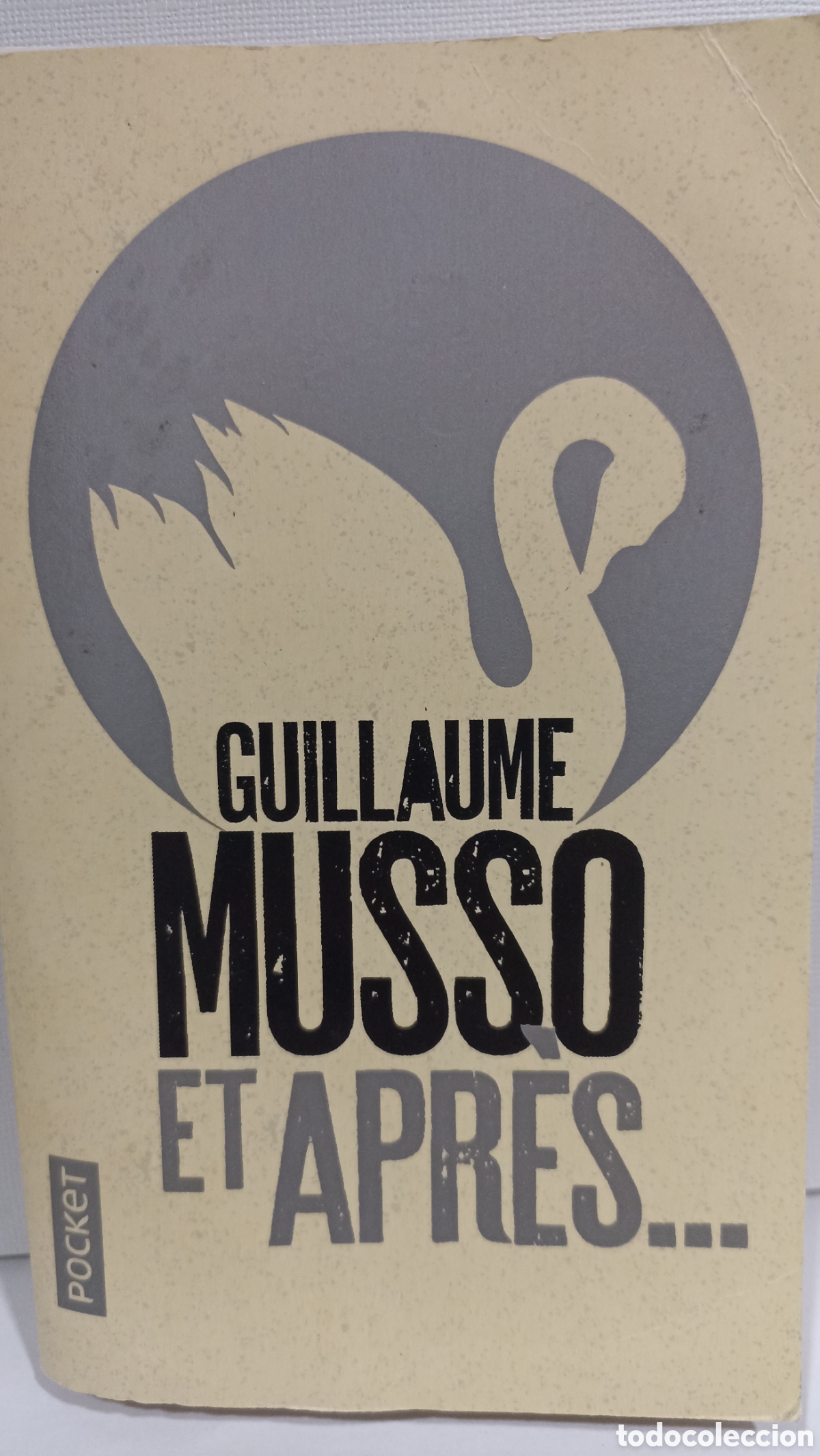 Libros: Un ejemplar de bolsillo del libro &rdquo;Et apr&egrave;s...&rdquo; escrito por Guillaume Musso.en frances